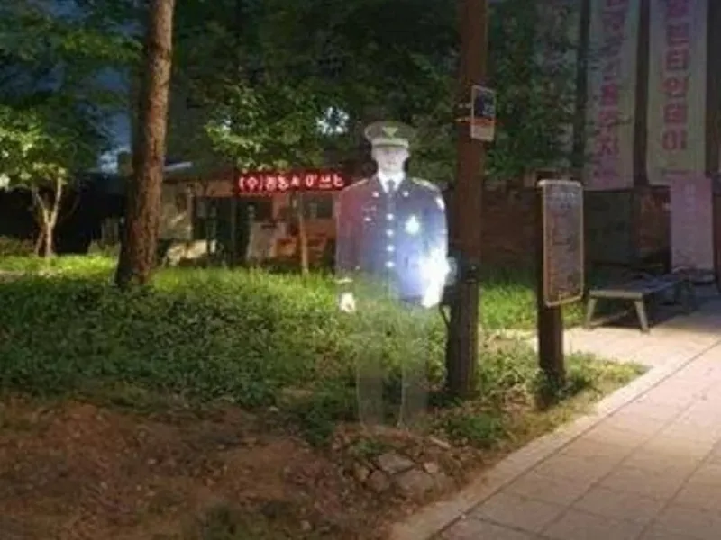 Unde poți să întâlnești holograme 3D de polițiști
