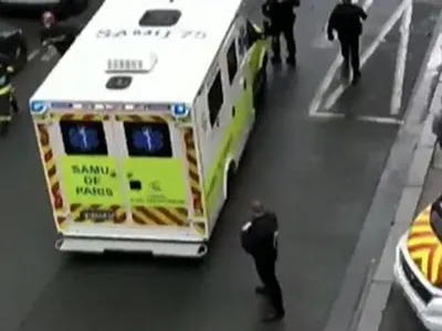 Atac cu satîrul, la Paris Foto: Captură video Sky News