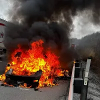 Pentru o Tesla, pompierii au folosit 45.000 litri de apă. / Foto: Morris Township Volunteer Fire Company 1