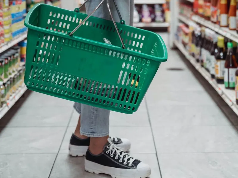 Clienți înșelati la cântar, rugină, în cel mai popular supermarket românesc. 300 magazine afectate - Foto: pexels.com/Kevin Malik - Imagine cu rol ilustrativ