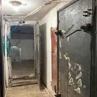 Buncăr la subsolul blocului pentru meciuri. Ce metodă ingenioasă au găsit locatarii din Baia Mare Foto: Foto captură video