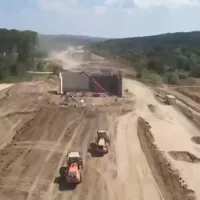 Cum merg lucrările la tunelurile pentru urși de pe ciotul lipsă al Autostrăzii Transilvania - Foto: captură video