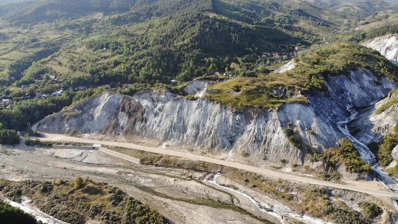 Misterul peșterii de sare din România care e unică în Europa. Aici ar fi și un lac fără fund - Foto: Meledic.com/ Imagine cu caracter ilustrativ