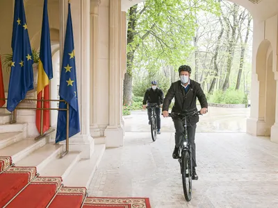 Klaus Iohannis marchează Ziua Bicicletei printr-o dezbatere. Foto: Presidency.ro