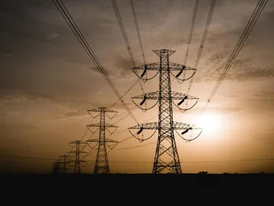 Reţea electrică de înaltă tensiune - Foto: Pexels/Muneeb Khan