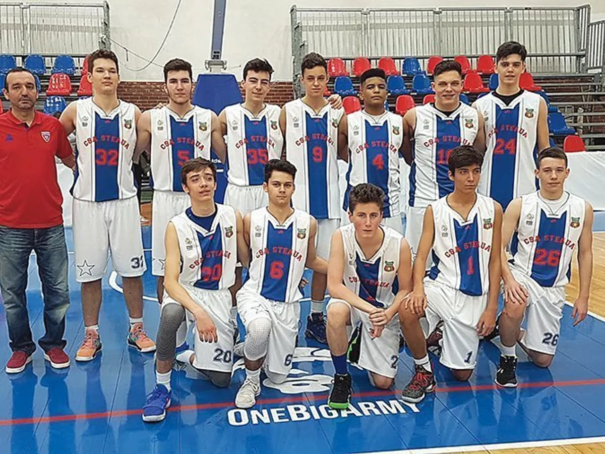 Petre este jucător de bază în echipa de baschet a clubului Steaua