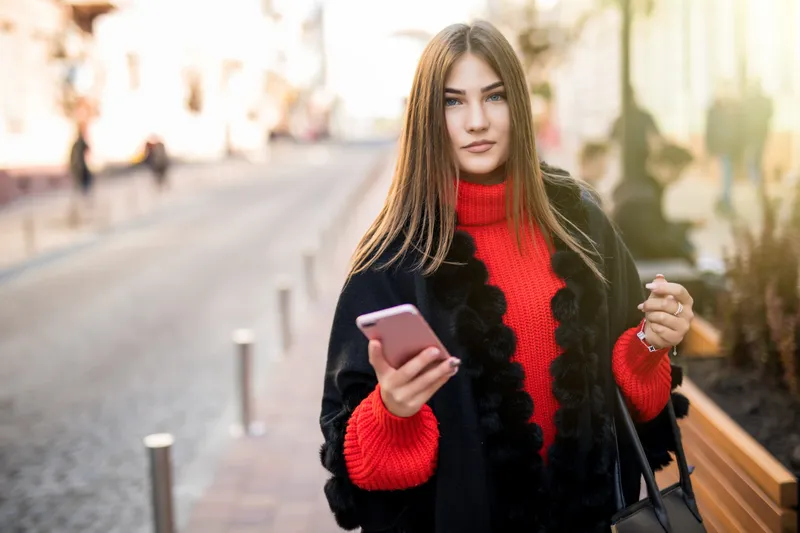 Ai c&acirc;știgat bani din TikTok? Unde trebuie să &icirc;i declari și c&acirc;t &icirc;ți ia statul? - Foto: Freepik (Imagine cu rol ilustrativ)