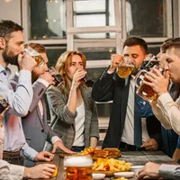 Ce să mănânci înainte să bei alcool pentru a-i încetini efectele Foto: Freepik.com - rol ilustrativ