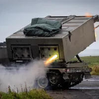VIDEO Primele sisteme lansatoare multiple M270, în Ucraina. Ploaie de rachete peste armata rușilor / defense-brief
