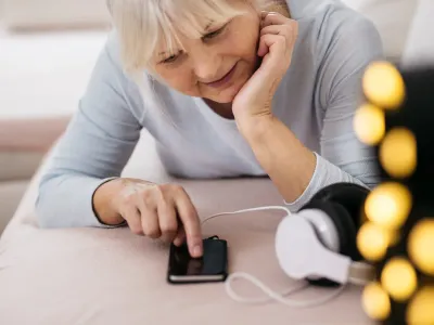 Ce se întâmplă când lași încărcătorul de la telefon conectat tot timpul în priză? Are loc fenomenul „vampir”