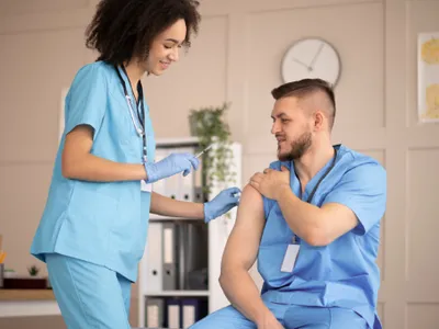 Vaccinare antigripală - Foto: Freepik (rol ilustrativ)