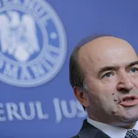 Tudorel Toader se asigură că nimeni nu îl poate bloca. Foto Inquam Photos