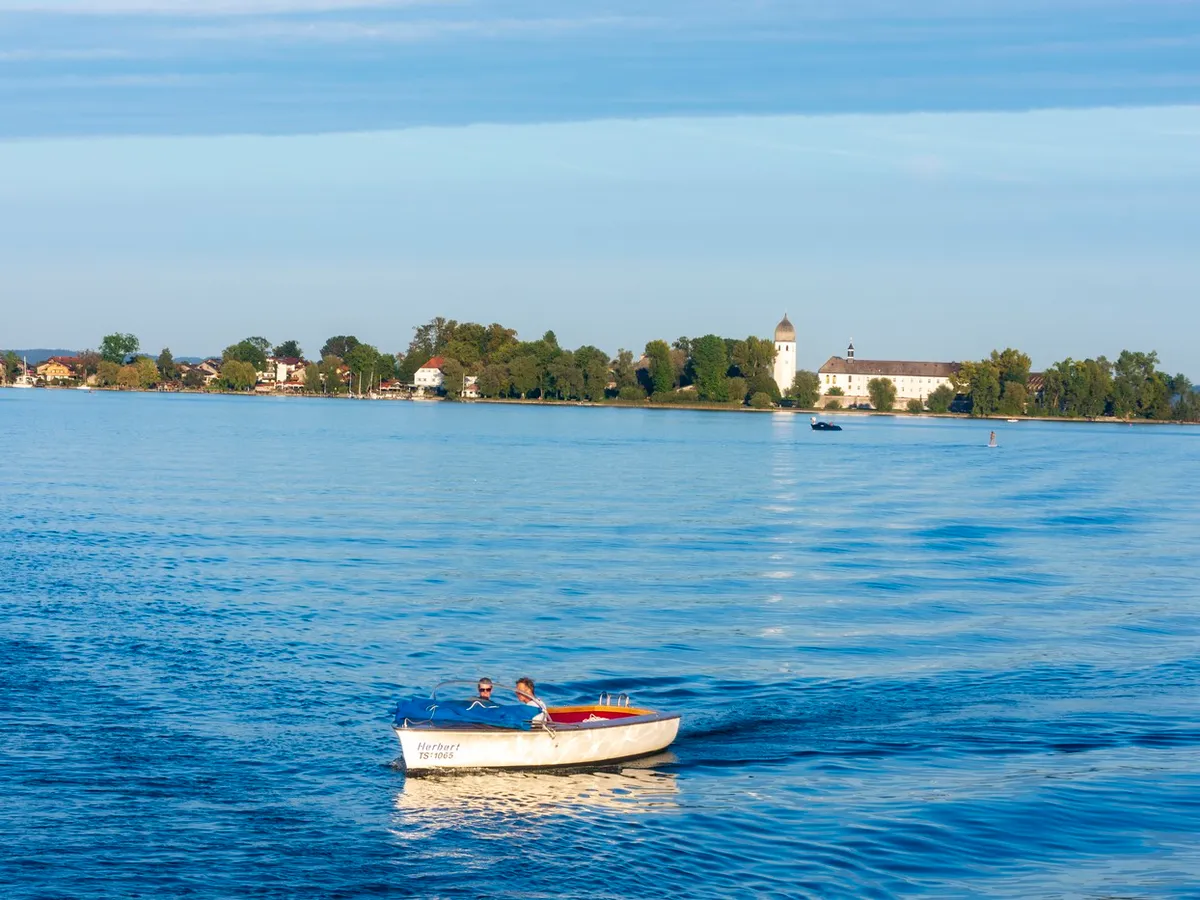 Insula Fraueninsel din lacul Chiemsee - Foto: Profimedia Images
