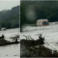 Galați: Echipajul de ambulanță luat cu totul de ape în timpul inundațiilor, salvat de pompierii ISU - FOTO: ISU Galați(imagine cu rol ilustrativ)