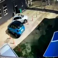 Un bielorus își duce mașina la ITP și o face „terci”. / Foto: captură video