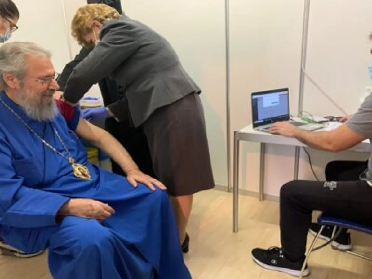 Arhiepiscopul Hrisostom al II-lea la a treia doză de vaccin Foto: Orthodox Times