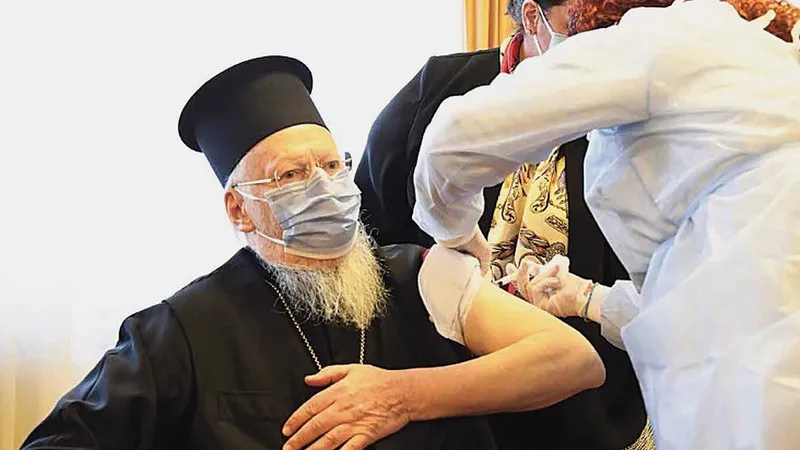 Patriarhul Constantinopolului s-a vaccinat în public