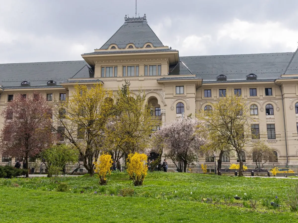 Clădirea Primăriei Bucureşti nu are autorizaţie ISU la incendiu, deși a fost renovată total. Cum e posibil?