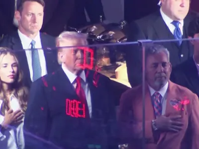 Singurul gest al lui Donald Trump, după ce 20.000 de oameni au făcut același lucru când l-au văzut