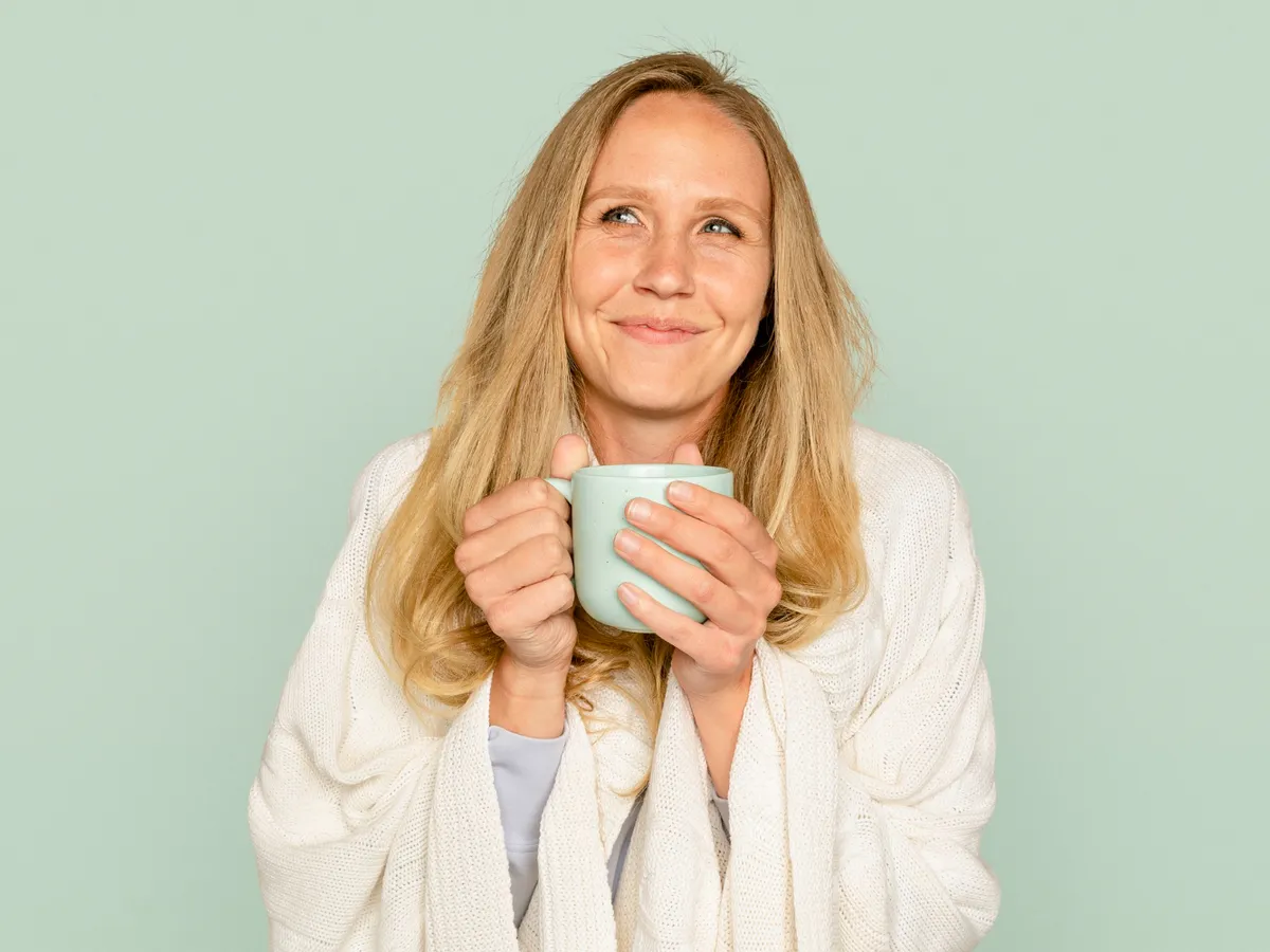 Femeie care bea ceai - Foto: Freepik (Imagine cu rol ilustrativ)