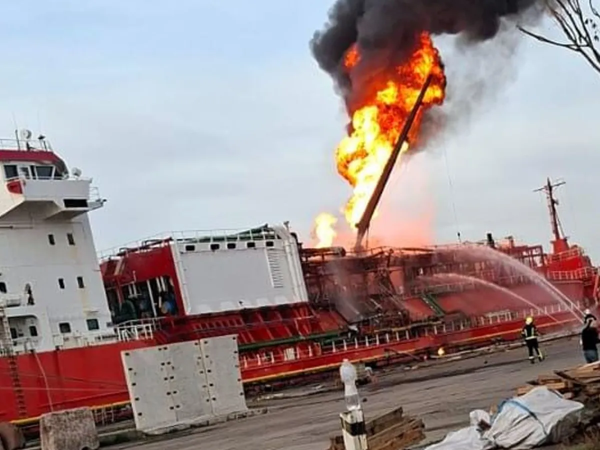Rusia a blocat coridorul grânlor în Marea Neagră cu atacul asupra unui petrolier lângă România - Foto: Kyiv Independent