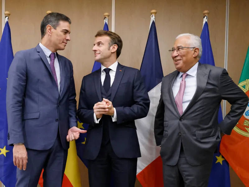 Pedro Sanchez, Emmanuel Macron și Antonio Costa/foto: Profimedia Images