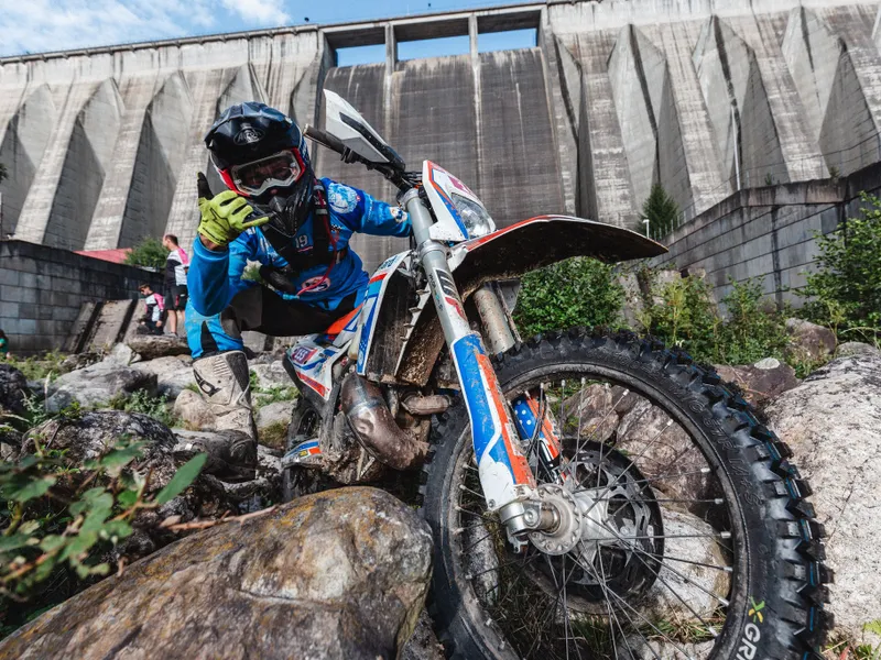 A început Romaniacs 2025, cel mai dificil raliu hard enduro din lume. Cine e lider după prima zi? - Foto: Facebook / Red Bull Romaniacs