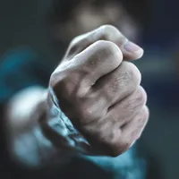 Scene ca-n filme în Copou, vizavi de IPJ: bătaie între șefi, de la femei, pe acoperiș -. Foto: Pexels/Hunain Bin Shahid