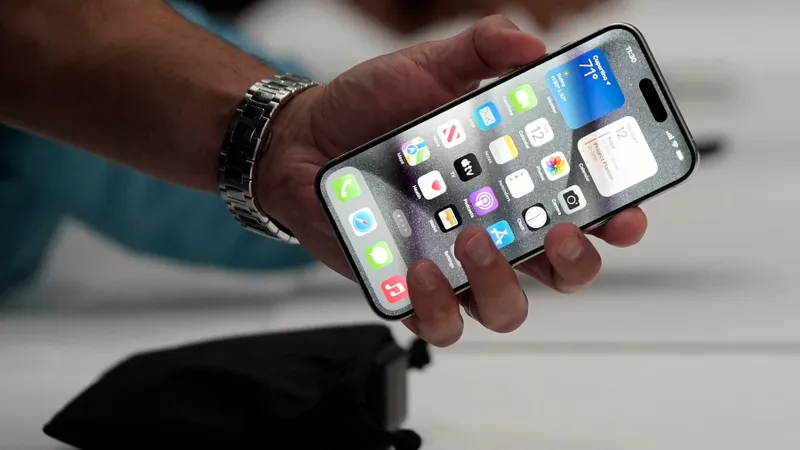 iPhone 12 emite radiații, - Foto: Profimedia Images