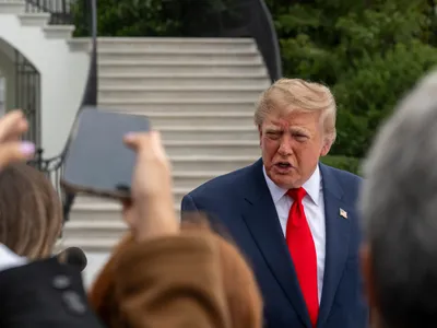Donald Trump, în fața Casei Albe - Foto: Profimedia Images
