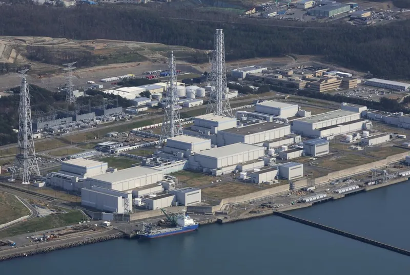 Centrala Nucleară Kashiwazaki-Kariwa, situată pe ţărmul vestic al Japoniei, cam pe aceeaşi paralelă cu Fukushima - Foto: Profimedia Images