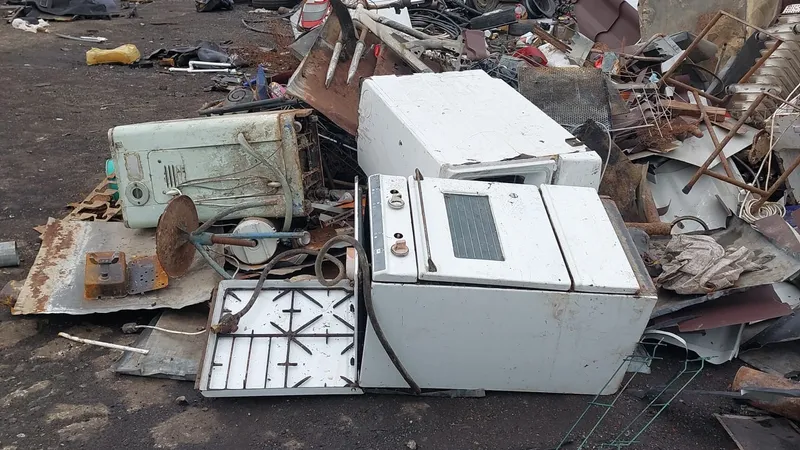 Percheziție de amploare a Gărzii de Mediu după ce în Dâmbovița au fost găsite deșeuri feroase foto: Facebook/Garda de Mediu Dambovita
