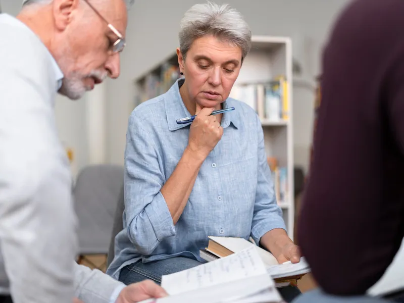 Din ce lună pensionarii vor plăti CASS la pensie de peste 3.000 lei? Iulie, august sau septembrie? Foto: Freepik (fotografie cu caracter ilustrativ)