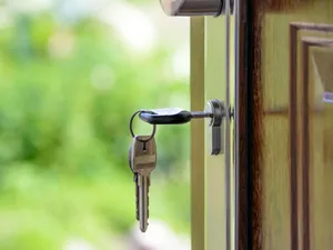 Ce amendă iei dacă nu ai asigurare obligatorie de locuință? Cine îți ia banii? Foto: Pexels (fotografie cu caracter ilustrativ)