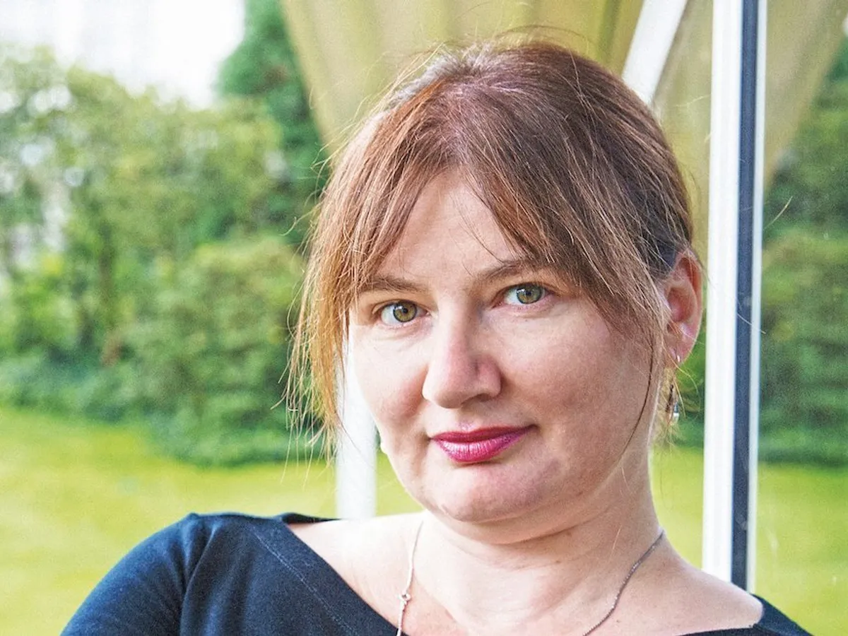 DEBUT. Ioana Uricaru trăiește în SUA. Traumele emigrației peste Ocean îi sunt familiare.