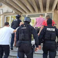 Doi bărbați reținuți de polițiști după ce au tâlhărit doi taximetriști. Ce s-a întâmplat? - Foto: Arhiva / imagine cu rol ilustrativ