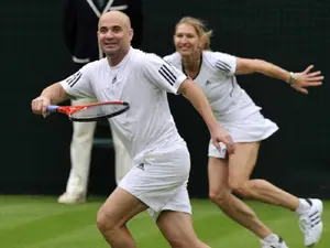 Andre Agassi și soția, sa, Steffi Graf, vor juca un meci demonstrativ în România - Foto: Facebook/Steffi Graf/Tenis News