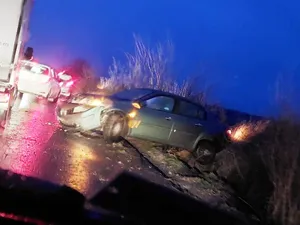 „Patinoar”, pe drumurile din Olt: nouă tamponări și un accident, din cauza poleiului. / Foto: reporter24.info