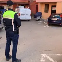 Poliția, în fața blocului un de s-a produs tragedia Foto: Captură stirileprotv.ro