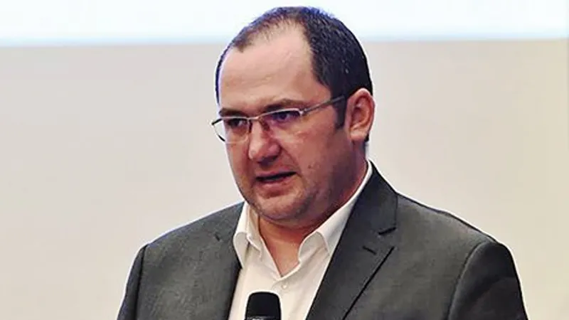 Sociologul Ciprian Grădinaru afirmă că numărul constant de mame minore arată că fenomenul este acceptat la nivel social