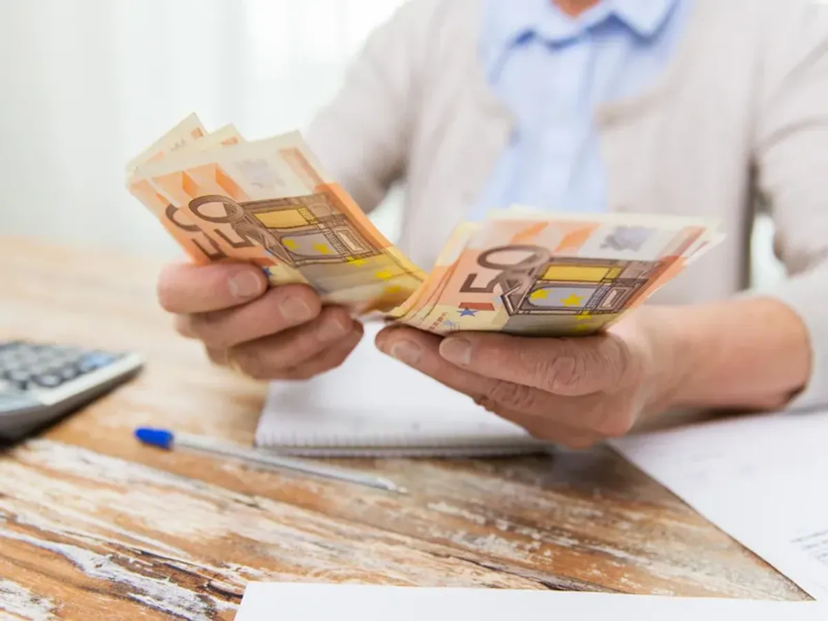 Salariu - Foto: Magnific (Imagine cu rol ilustrativ)