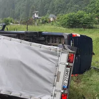 Accident grav în Suceava: un microbuz s-a ciocnit cu un TIR. Nouă persoane au fost implicate Foto: ISU Suceava