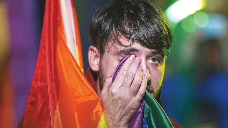 Un membru  al comunității LGBT răsuflă ușurat că referendumul, considerat restrictiv pentru minoritățile sexuale, a fost invalidat