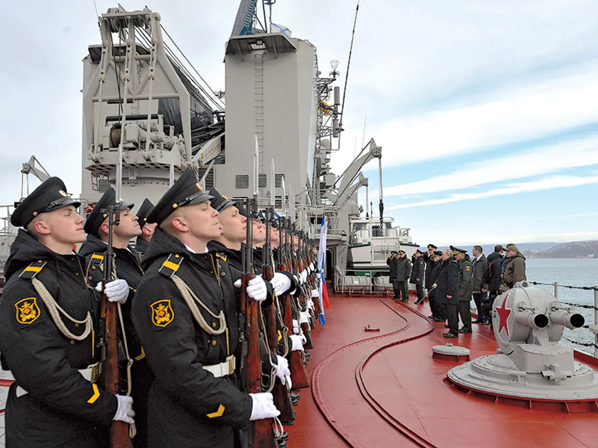 Putin, salutând militarii Marinei