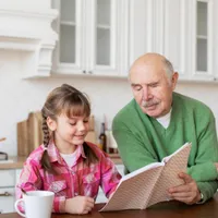 Ce documente trebuie să ducă pensionarii la Casa de Pensii în septembrie să nu rămână fără pensie? - Foto: Freepik