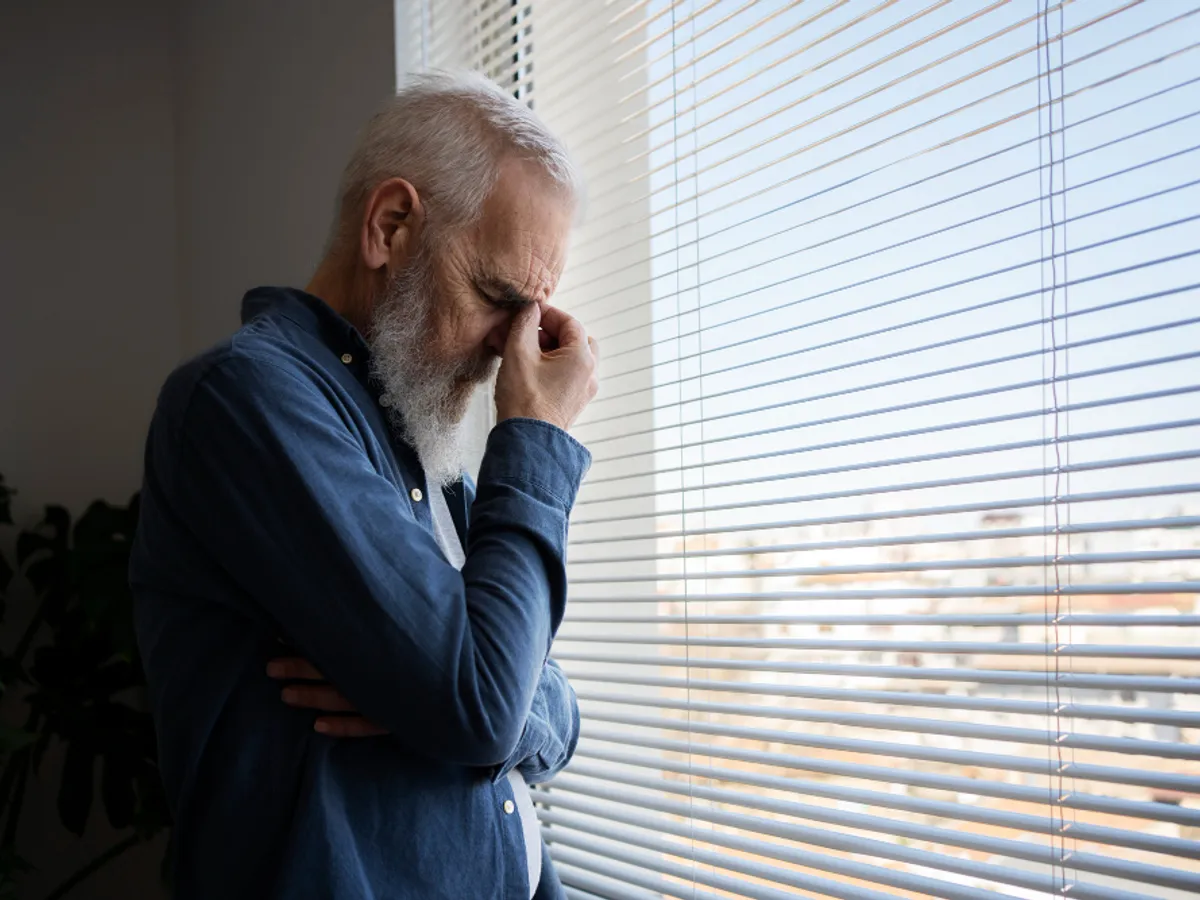 Bătrân trist - Foto: Freepik (rol ilustrativ)