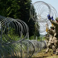 Letonia a declarat starea de urgenţă. Sute de migranţi din Belarus, la graniță. / Foto: dailysabah.com