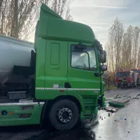 Accident rutier în Prahova. Două cisterne pline cu combustibil s-au lovit de o mașină Foto: captură video Observator