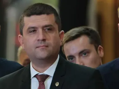2 firme cu 3 angajaţi fac selecţia directorilor companiilor de stat. „Un puzzle genial gândit” - Foto: Profimedia Images