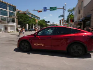 Tesla a lansat robotaxiul visat de Elon Musk. Dar, nu e 100% funcțional. Are nevoie de teleoperatori - Foto: Profimedia Images